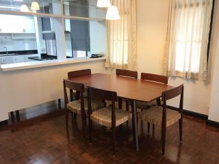 2 bed Condo in White Mansion Khlongtan Sub District C11648