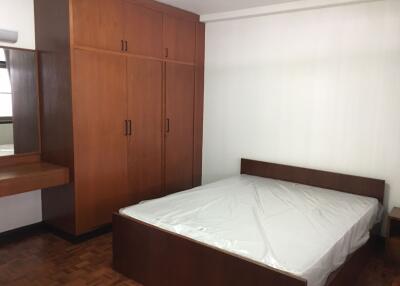 2 bed Condo in White Mansion Khlongtan Sub District C11648