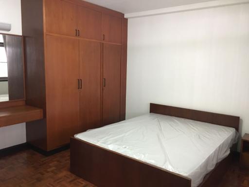 2 bed Condo in White Mansion Khlongtan Sub District C11648