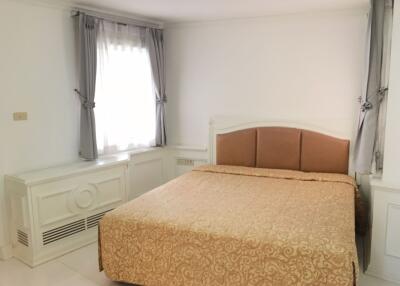 3 bed Condo in NS Park Residence Khlongtan Sub District C11637