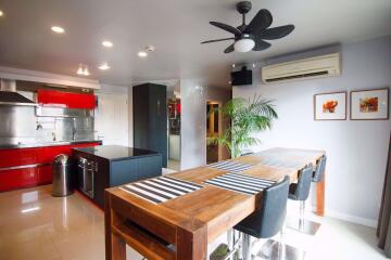 3 bed Condo in The Clover Khlong Tan Nuea Sub District C11609