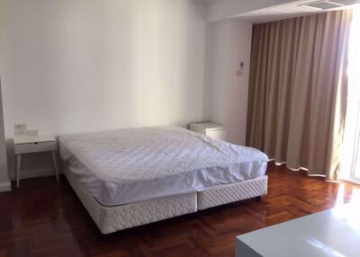 3 bed Condo in SanguanSap Mansion Yan Nawa Sub District C11604