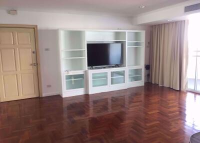 3 bed Condo in SanguanSap Mansion Yan Nawa Sub District C11604