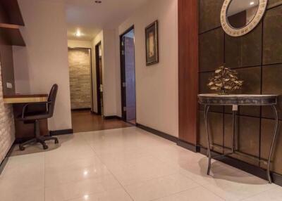 2 bed Condo in Avenue 61 Khlong Tan Nuea Sub District C11602