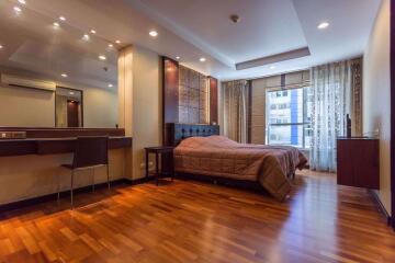 2 bed Condo in Avenue 61 Khlong Tan Nuea Sub District C11602