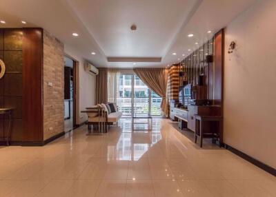 2 bed Condo in Avenue 61 Khlong Tan Nuea Sub District C11602