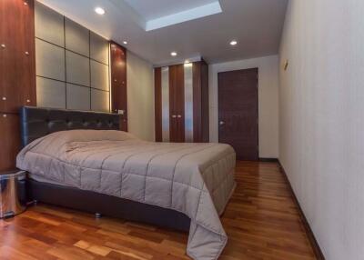2 bed Condo in Avenue 61 Khlong Tan Nuea Sub District C11602