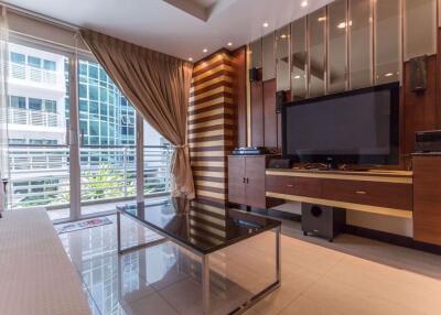 2 bed Condo in Avenue 61 Khlong Tan Nuea Sub District C11602