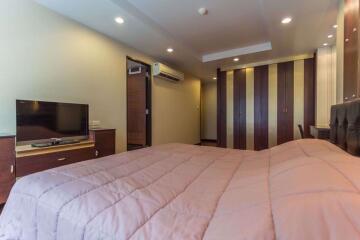 2 bed Condo in Avenue 61 Khlong Tan Nuea Sub District C11602