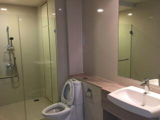 2 bed Condo in Baan Thippayadej Khlongtan Sub District C11599