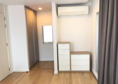 2 bed Condo in Living @ 24 Khlongtan Sub District C11598