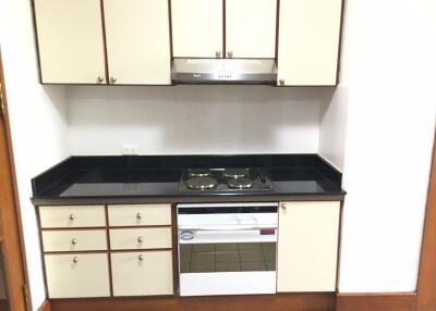 3 bed Condo in Baan Pakapan Khlongtan Sub District C11596