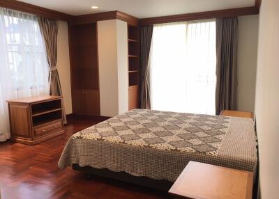 3 bed Condo in Baan Pakapan Khlongtan Sub District C11596