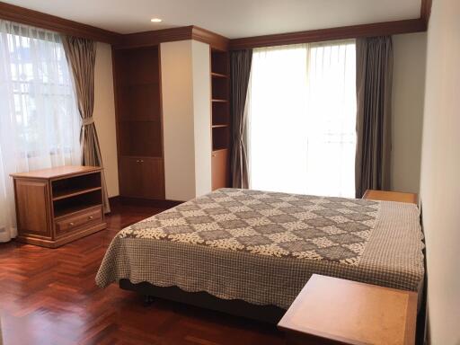 3 bed Condo in Baan Pakapan Khlongtan Sub District C11596