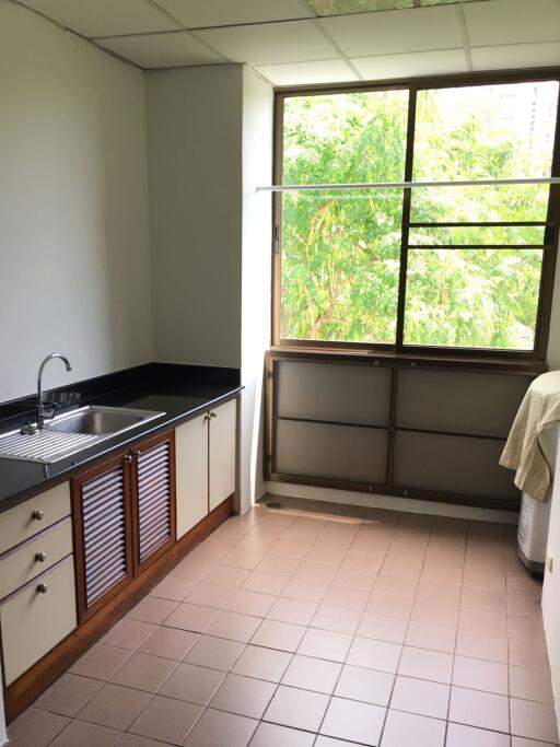 3 bed Condo in Baan Pakapan Khlongtan Sub District C11596