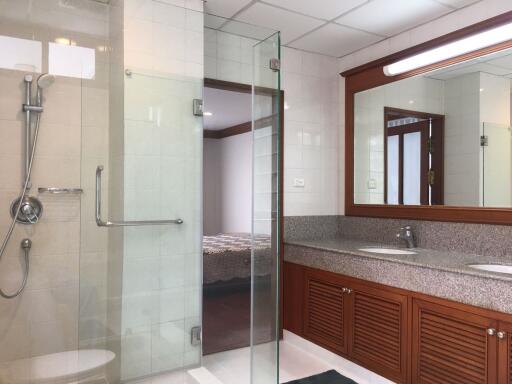 3 bed Condo in Baan Pakapan Khlongtan Sub District C11596