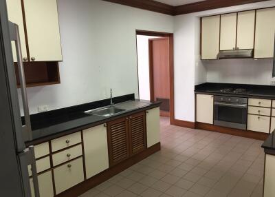 3 bed Condo in Baan Pakapan Khlongtan Sub District C11595