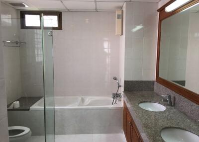 3 bed Condo in Baan Pakapan Khlongtan Sub District C11595