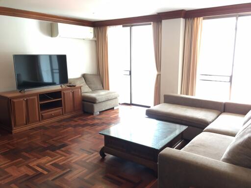 3 bed Condo in Baan Pakapan Khlongtan Sub District C11595