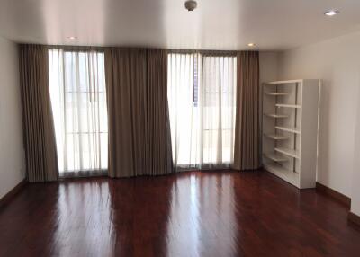 4 bed Penthouse in Queen