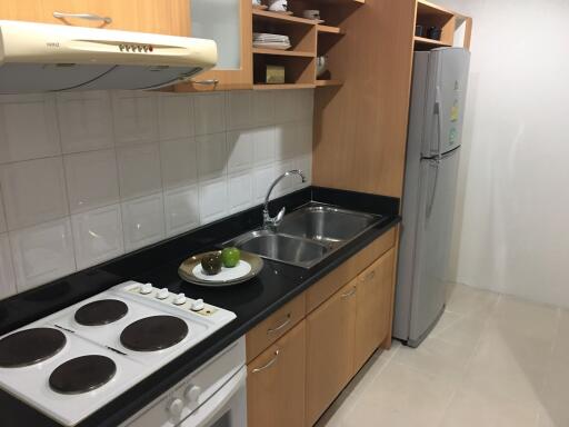 3 bed Condo in Queen