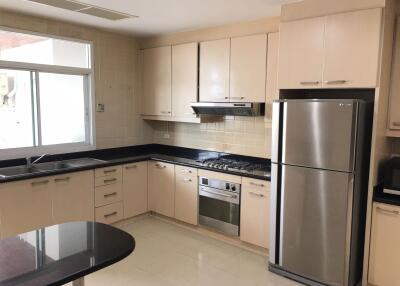 3 bed Condo in Sachayan Court Khlongtan Sub District C11588