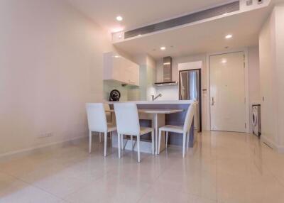 2 bed Condo in Q Langsuan Lumphini Sub District C11570