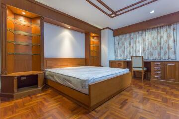 3 bed Condo in DS Tower 1 Sukhumvit 33 Khlong Tan Nuea Sub District C11566
