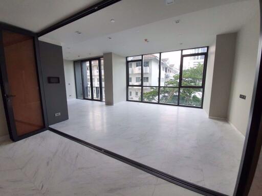 2 bed Condo in The Monument Thong Lo Khlong Tan Nuea Sub District C11542