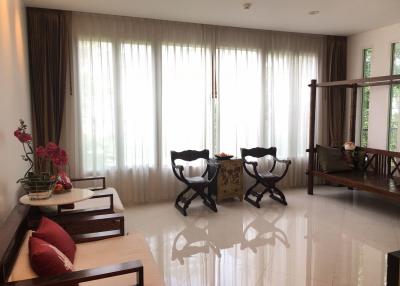 4 bed Condo in The Verandah Khlong Toei Nuea Sub District C11536