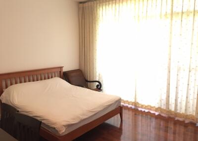 4 bed Condo in The Verandah Khlong Toei Nuea Sub District C11536