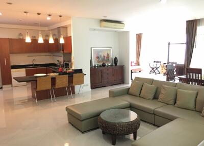 4 bed Condo in The Verandah Khlong Toei Nuea Sub District C11536