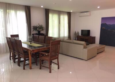 4 bed Condo in The Verandah Khlong Toei Nuea Sub District C11536