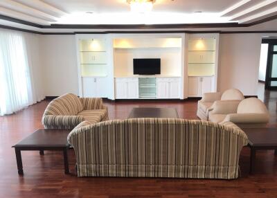 3 bed Condo in Jaspal Residence 2 Khlong Toei Nuea Sub District C11533