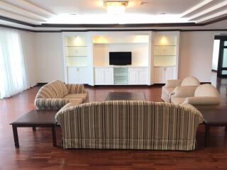 3 bed Condo in Jaspal Residence 2 Khlong Toei Nuea Sub District C11533