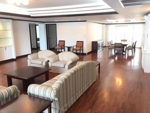 3 bed Condo in Jaspal Residence 2 Khlong Toei Nuea Sub District C11533