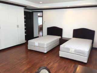 3 bed Condo in Jaspal Residence 2 Khlong Toei Nuea Sub District C11533