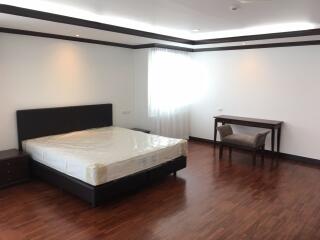 3 bed Condo in Jaspal Residence 2 Khlong Toei Nuea Sub District C11533