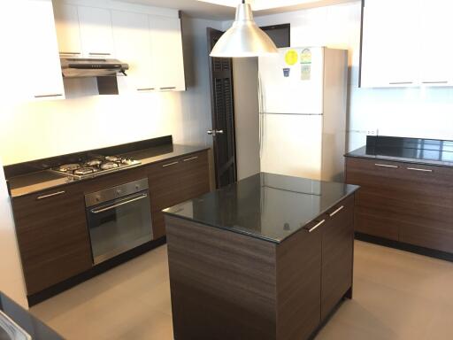 3 bed Condo in Jaspal Residence 2 Khlong Toei Nuea Sub District C11533