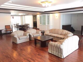3 bed Condo in Jaspal Residence 2 Khlong Toei Nuea Sub District C11533