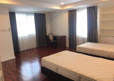 3 bed Condo in Jaspal Residence 2 Khlong Toei Nuea Sub District C11531