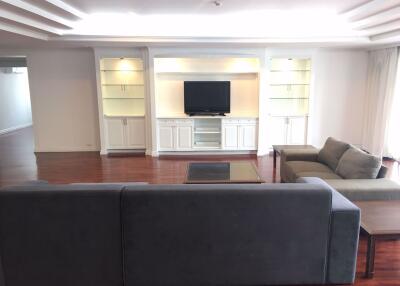 3 bed Condo in Jaspal Residence 2 Khlong Toei Nuea Sub District C11531