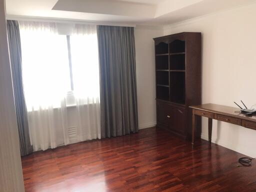 3 bed Condo in Jaspal Residence 2 Khlong Toei Nuea Sub District C11531