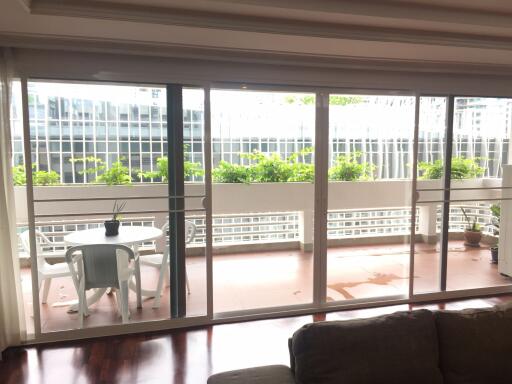 3 bed Condo in Jaspal Residence 2 Khlong Toei Nuea Sub District C11531