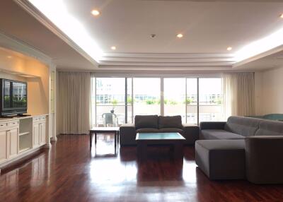 3 bed Condo in Jaspal Residence 2 Khlong Toei Nuea Sub District C11531