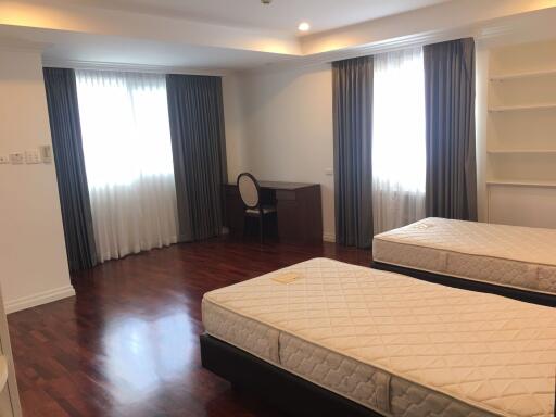 3 bed Condo in Jaspal Residence 2 Khlong Toei Nuea Sub District C11531