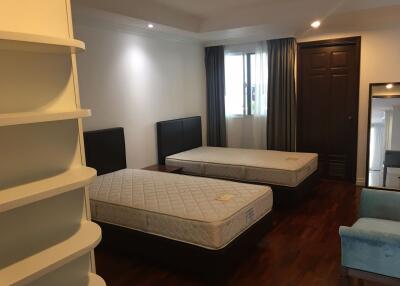 3 bed Condo in Jaspal Residence 2 Khlong Toei Nuea Sub District C11531