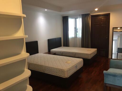 3 bed Condo in Jaspal Residence 2 Khlong Toei Nuea Sub District C11531