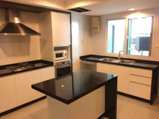 3 bed Condo in Jaspal Residence 2 Khlong Toei Nuea Sub District C11531