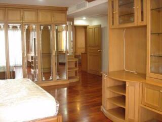 4 bed Condo in Arunroj Tower Khlongtoei Sub District C11529